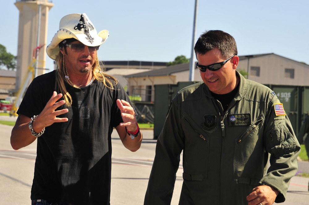 Bret Michaels Visits Hurlburt Field Airmen and Families