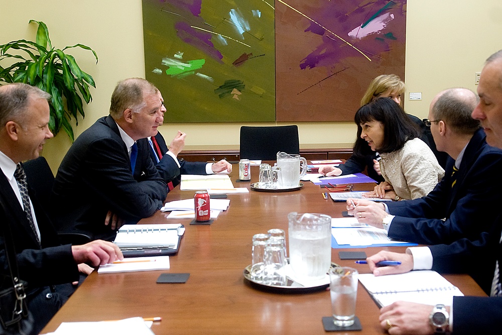 Lynn Discusses Cybersecurity Cooperation With Canadian Leaders