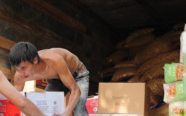 Airmen purchase, deliver food for Osh