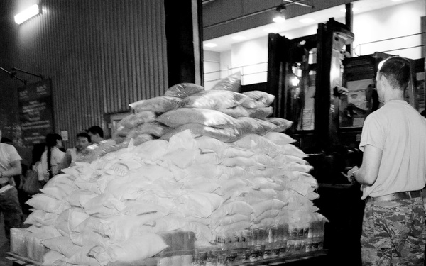 Airmen purchase, deliver food for Osh