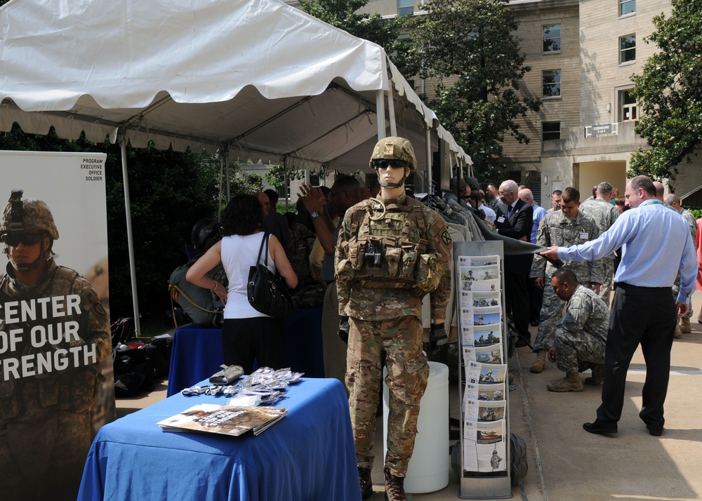 Gates Cites Leaders' Responsibilities at Army Birthday Event