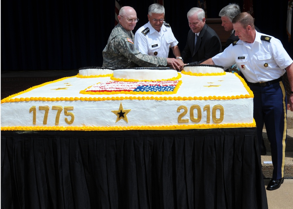 Gates Cites Leaders' Responsibilities at Army Birthday Event