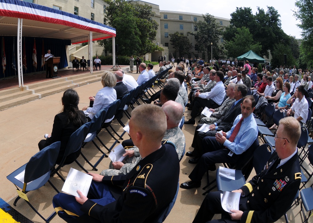 Gates Cites Leaders' Responsibilities at Army Birthday Event