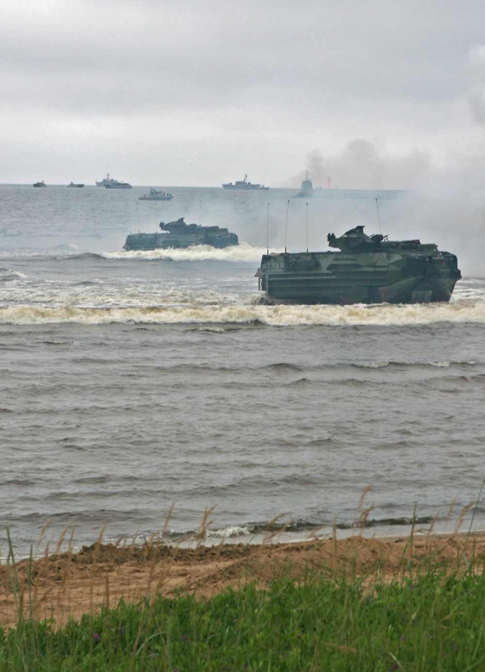 Marines, Estonians Take Beach During Amphibious Interoperability Demonstration