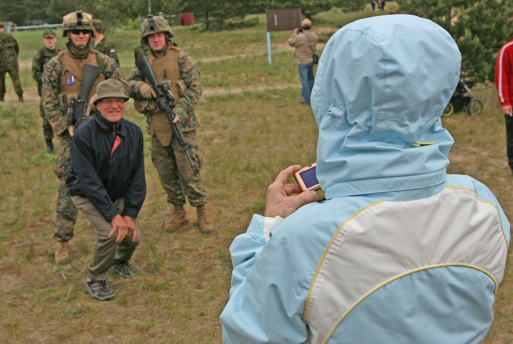 Marines, Estonians Take Beach During Amphibious Interoperability Demonstration