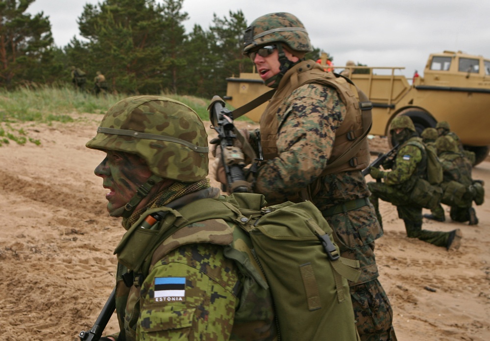 Marines, Estonians Take Beach During Amphibious Interoperability Demonstration