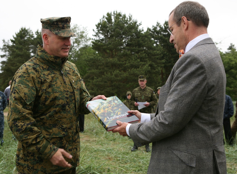 Marines, Estonians Take Beach During Amphibious Interoperability Demonstration