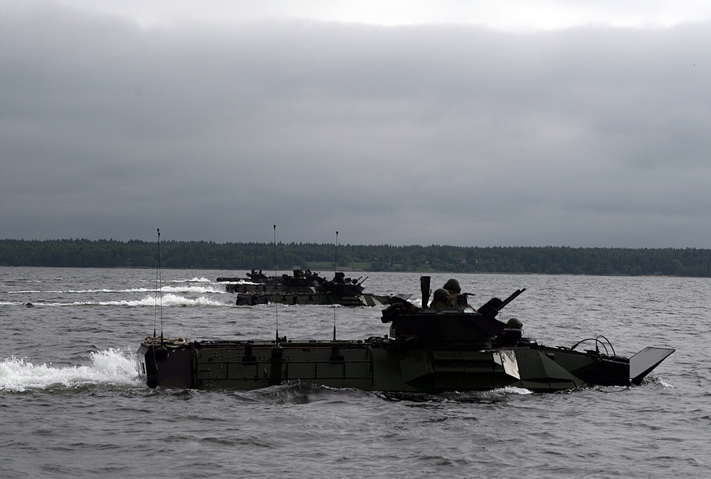 Marines, Estonians Take Beach During Amphibious Interoperability Demonstration