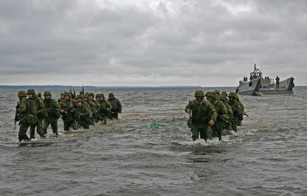 Marines, Estonians Take Beach During Amphibious Interoperability Demonstration