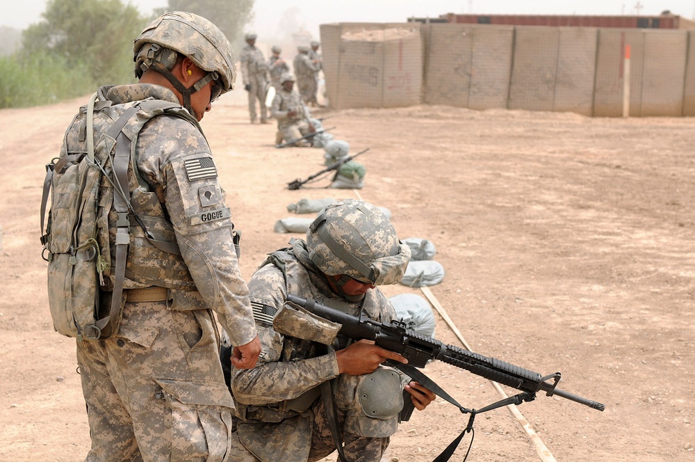 1AD Soldiers conduct mid-tour qualification range
