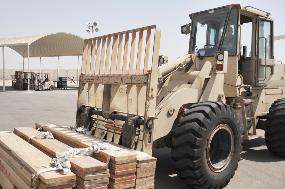 Andrews Aerial Porters Keep Deployed Mission Moving in Southwest Asia