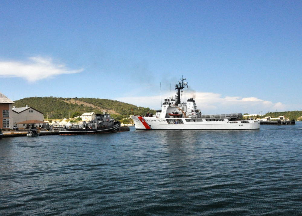 USCGC Valiant Pulls Into GTMO