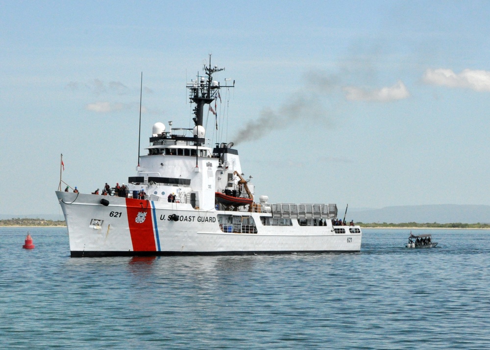 USCGC Valiant Pulls Into GTMO