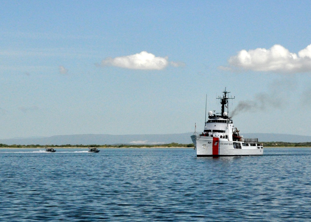 USCGC Valiant Pulls Into GTMO