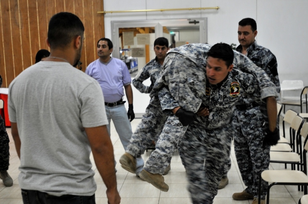 HHC 72nd IBCT Instructs Soldiers and Iraq's Federal Police in Combat Lifesaving at Baghdad Facility