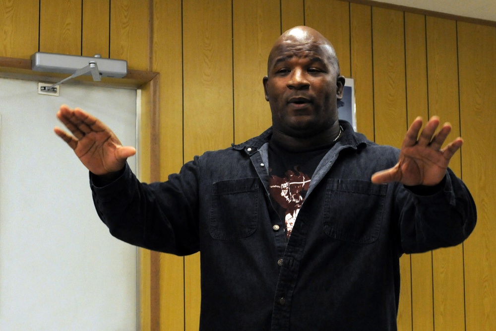 Comedians come to Iron Oasis, entertain USD-C Soldiers