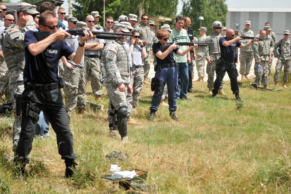 U.S. KFOR Soldiers conduct exercise with Kosovo Police