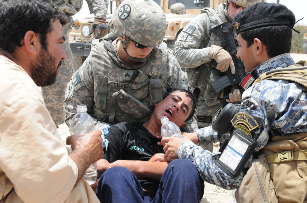 278th ACR medic treats local child