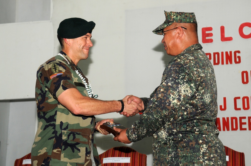 Medal of Recognition Awarded to Joint Special Operations Task Forces-Philippines Commander