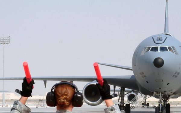 KC-10 Returns From Mission: 'This Way Please'