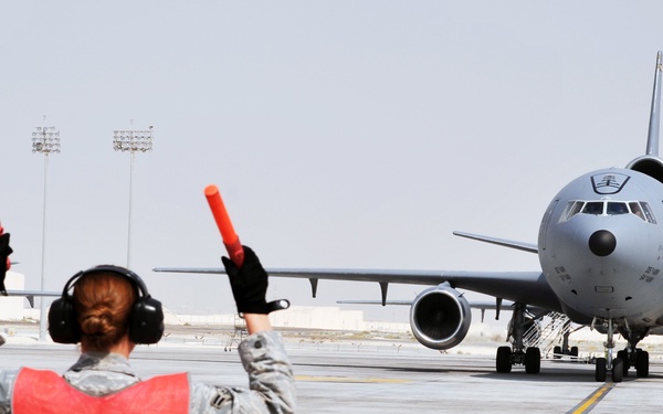 KC-10 Returns From Mission: 'This Way Please'