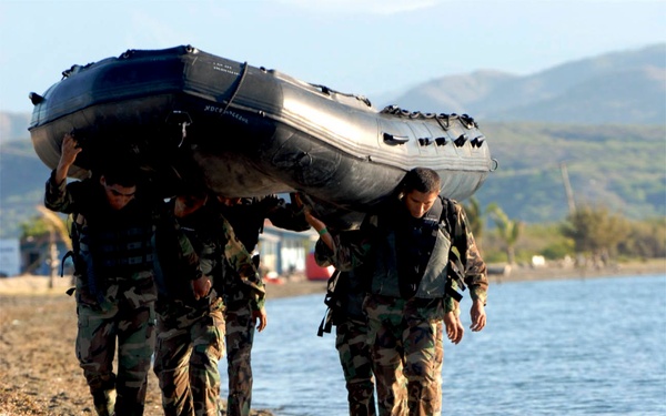 Fuerzas Comando Team Swim for Success During Aquatic Event