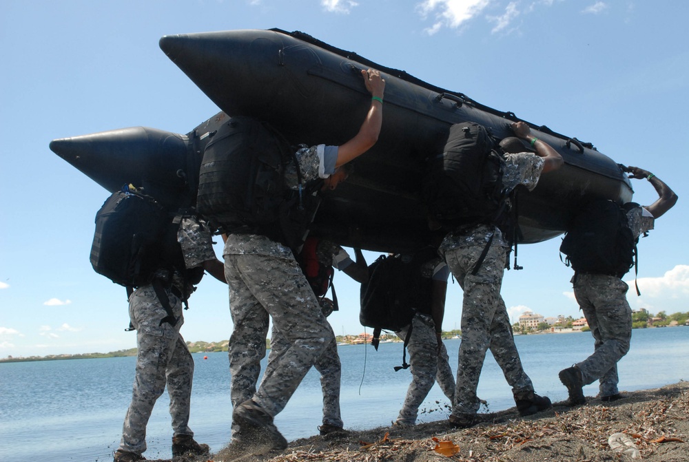 Fuerzas Comando Team Swim for Success During Aquatic Event