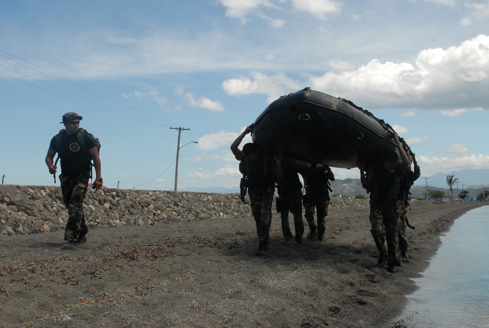 Fuerzas Comando Team Swim for Success During Aquatic Event