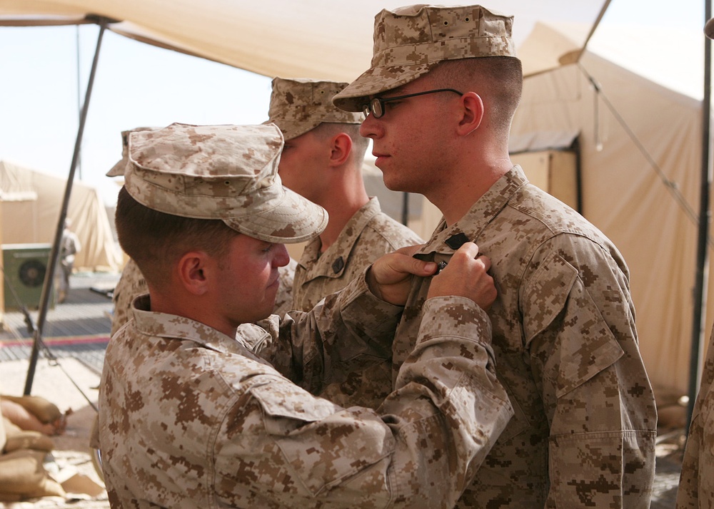 CLB-6 Corpsmen receive FMF Warfare Specialist qualification