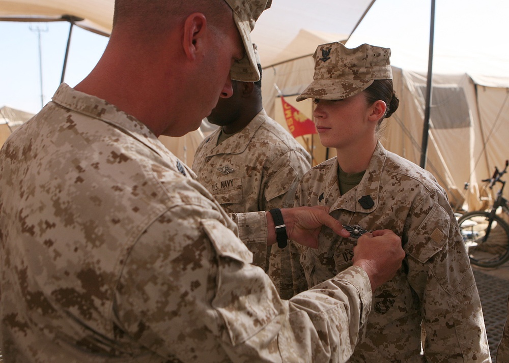 CLB-6 Corpsmen receive FMF Warfare Specialist qualification