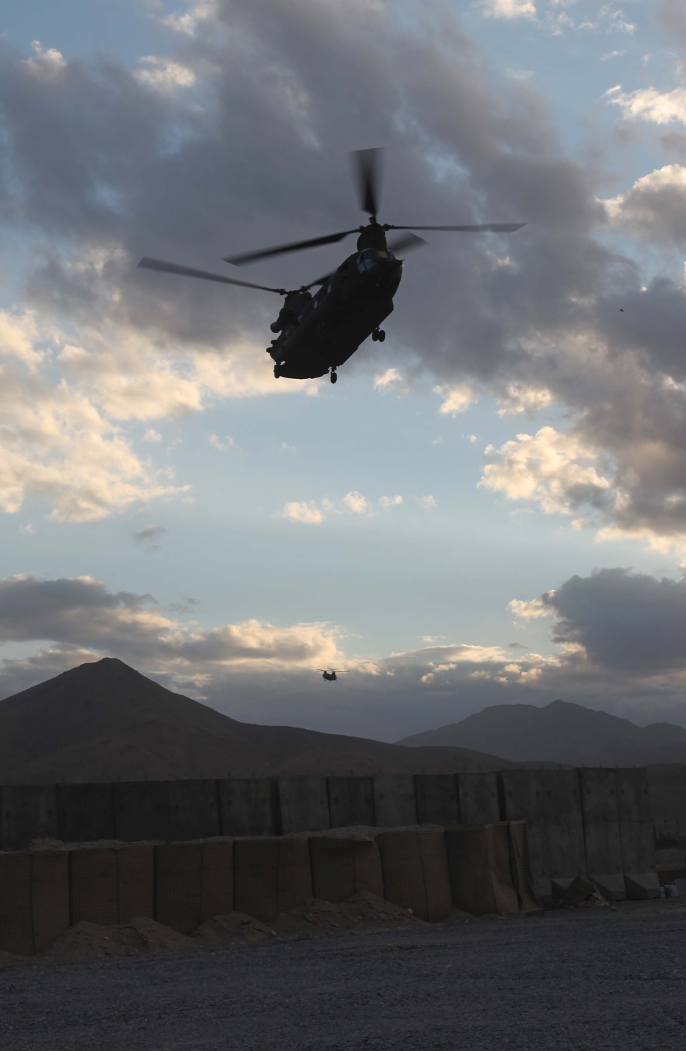 Soldiers plan for air assault mission