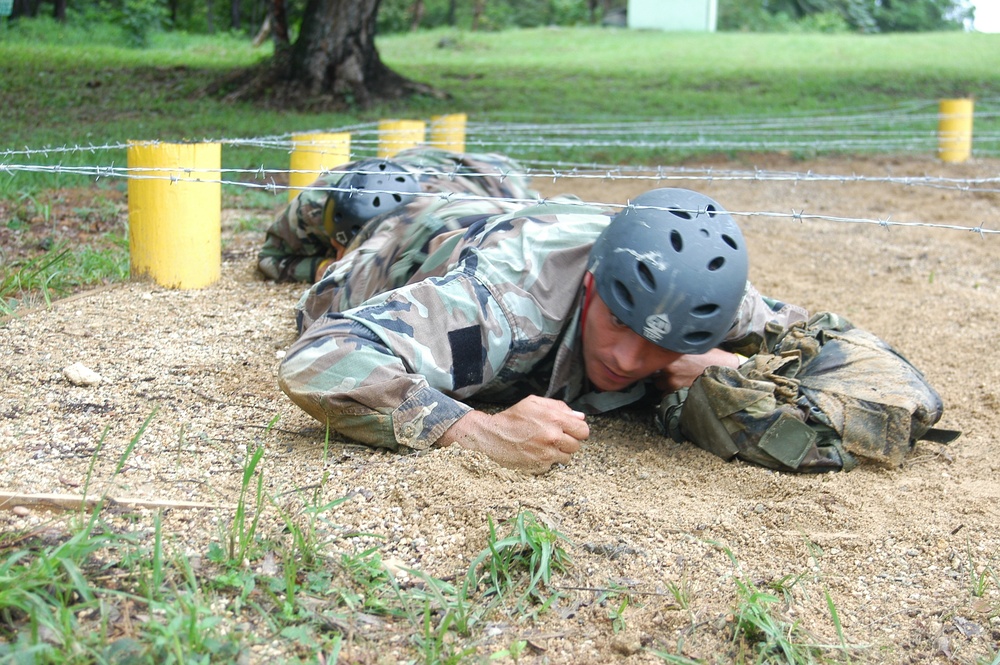 Elite Soldiers Compete in Final Day of Fuerzas Comando 2010