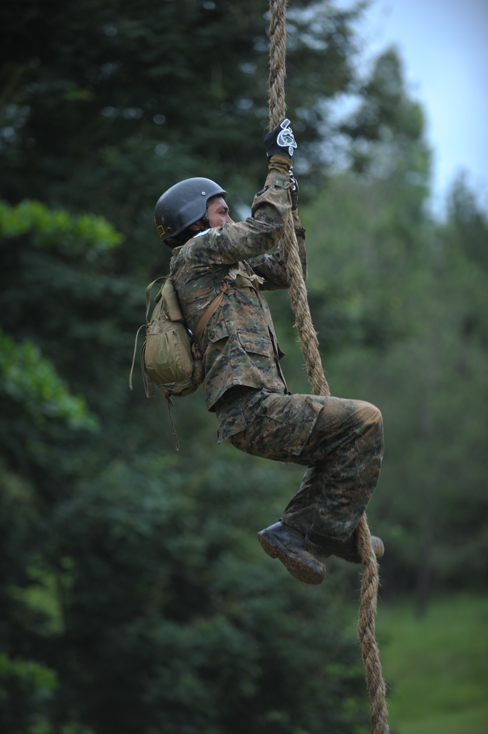 Elite Soldiers Compete in Final Day of Fuerzas Comando 2010