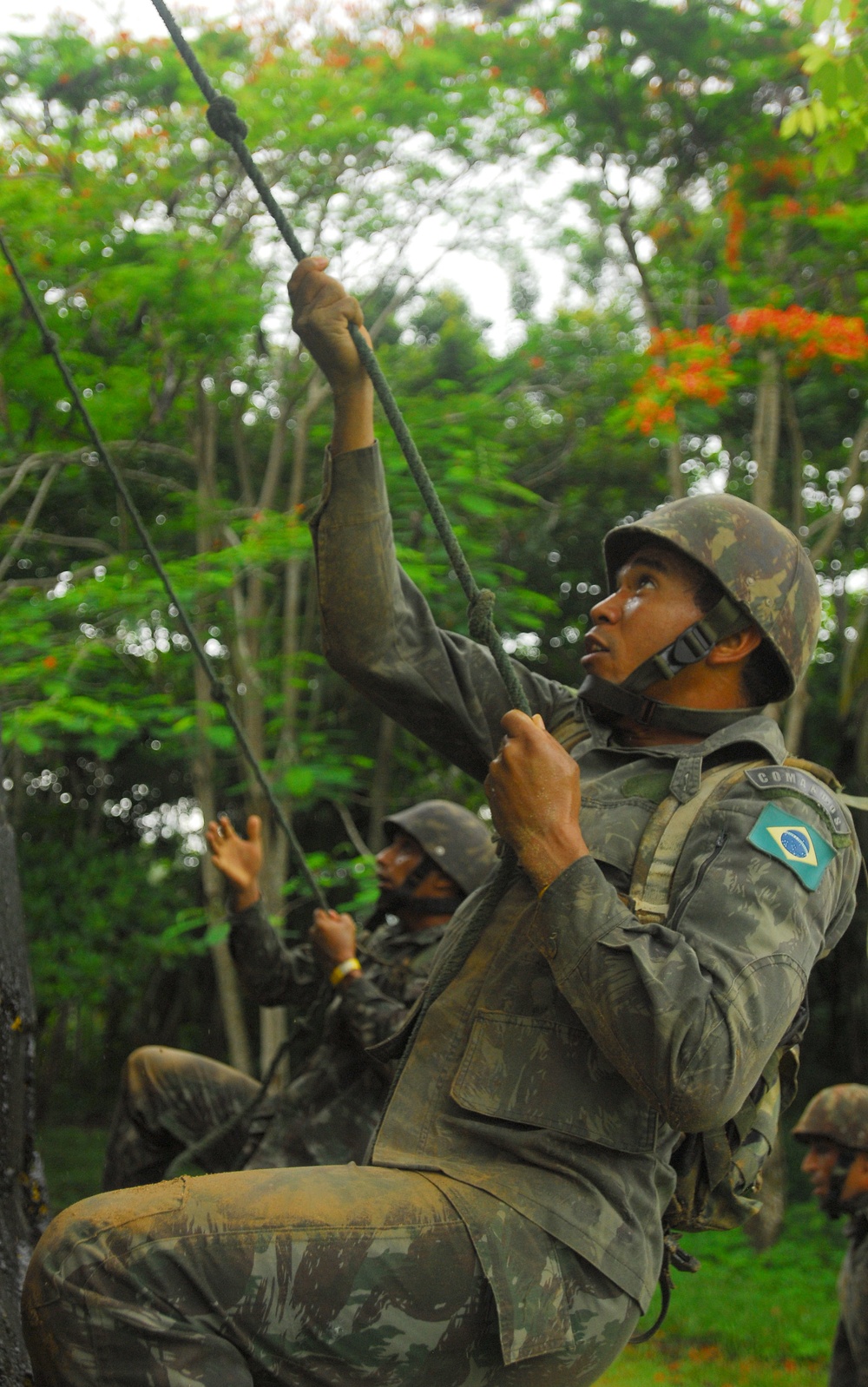 Elite Soldiers Compete in Final Day of Fuerzas Comando 2010