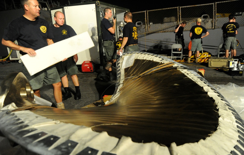 USS Sullivans CPP blade change out