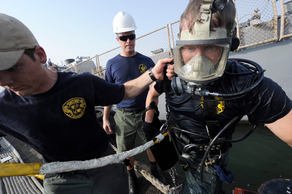 DVIDS - Images - USS Sullivans CPP blade change out [Image 3 of 25]