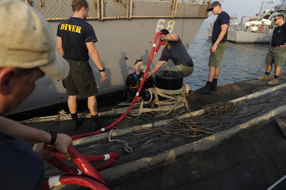 USS Sullivans CPP blade change out