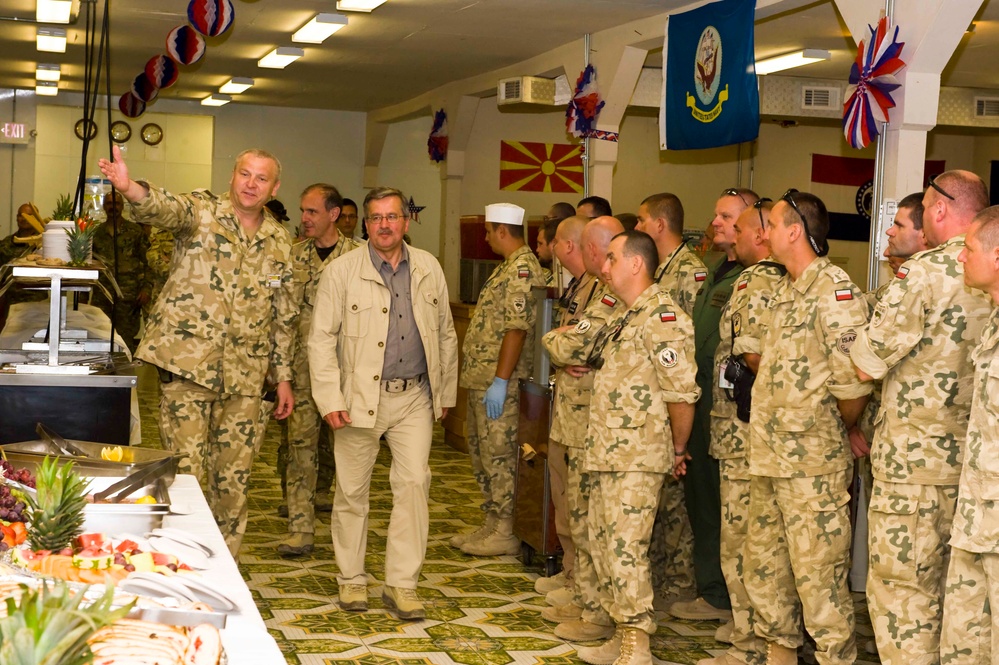 Top Polish Officials Visit Troops in Ghazni