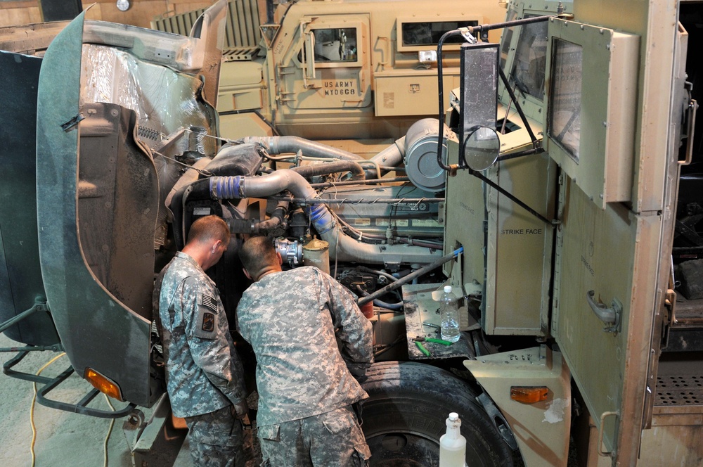 HVAC repair team helps keeps Soldiers cool