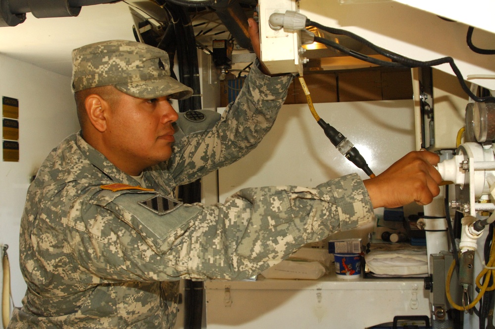 Lone Star Soldiers Purify Water