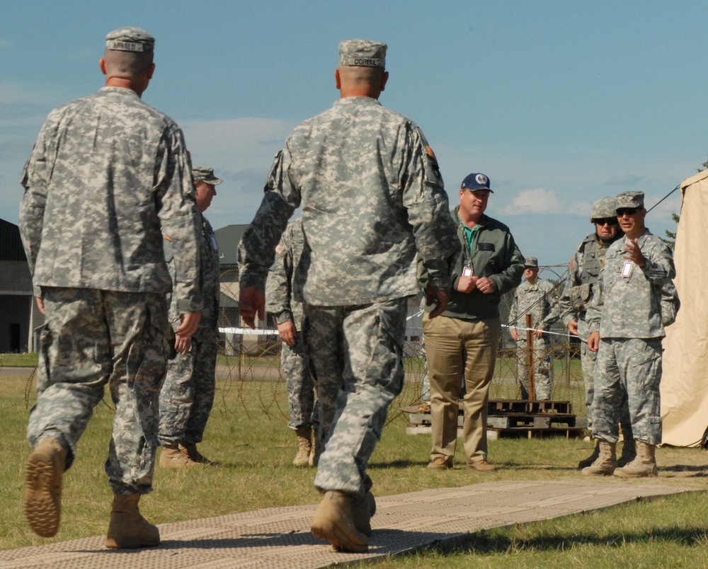 2-34th BCT Greets Iowa Governor