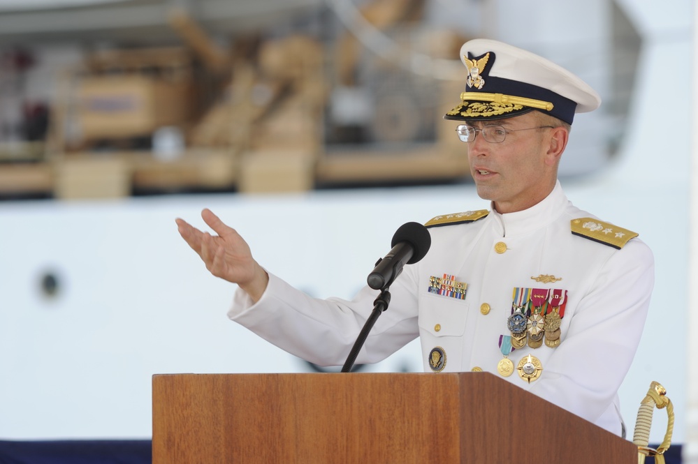 Coast Guard Welcomes New 5th District Commander