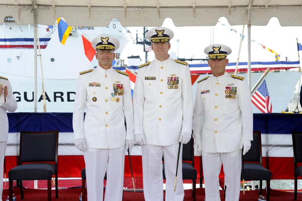 Coast Guard Welcomes New 5th District Commander