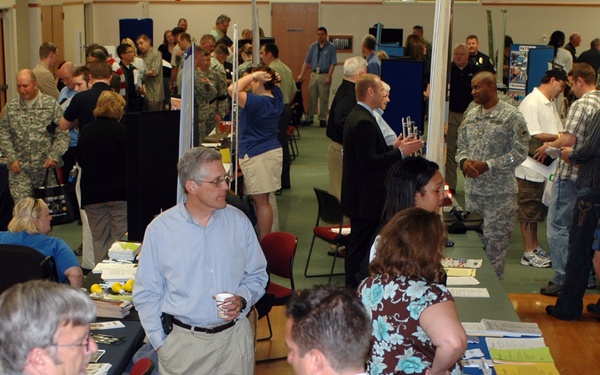 Reintegration program helps Oregon Soldiers link with local employers