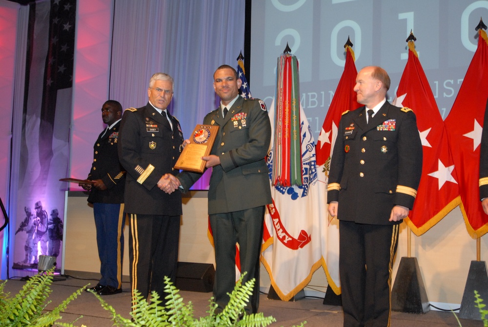 Chief of Staff Presents Logistics Awards to Soldiers, Civilians