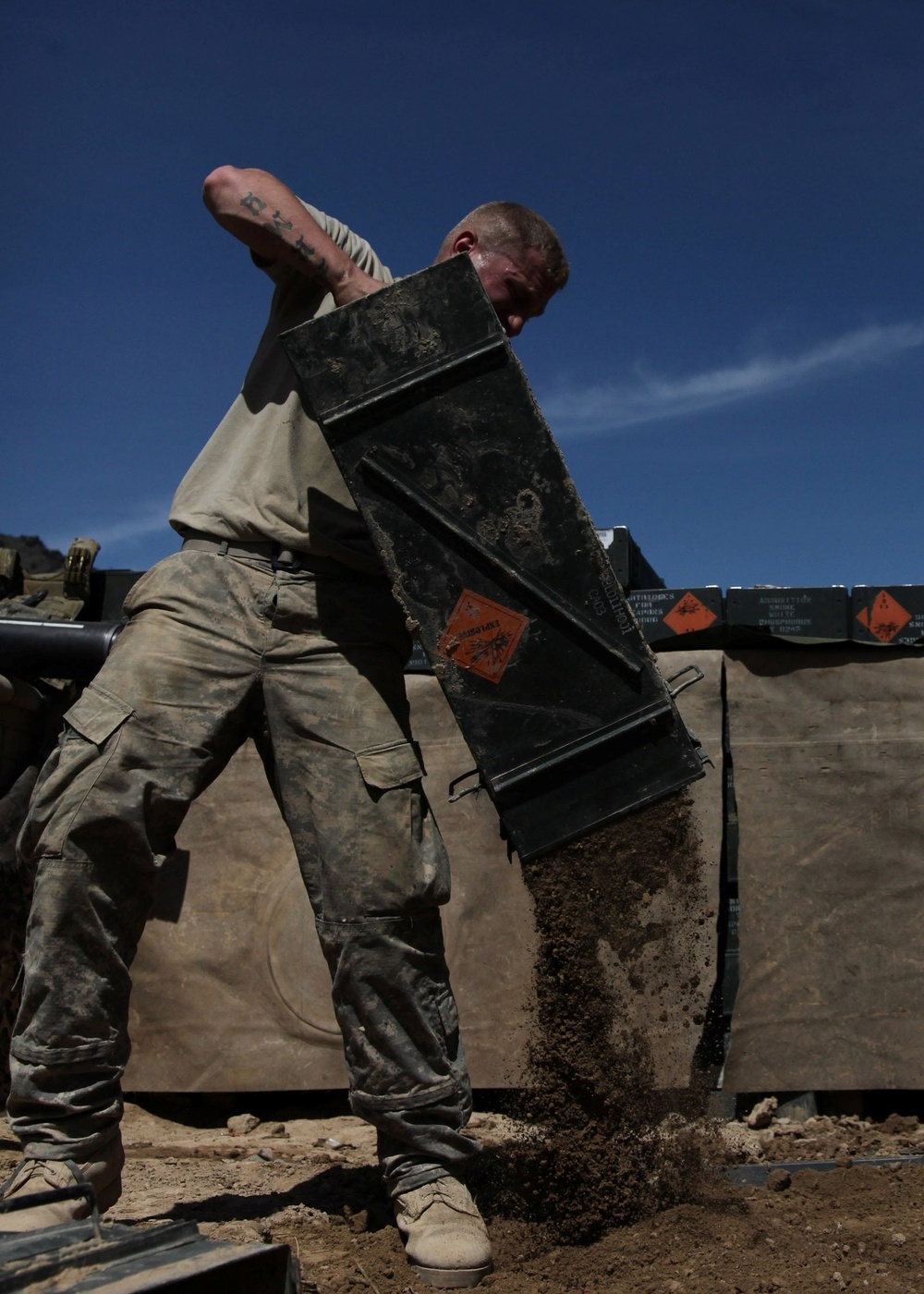 Soldiers set heavy mortar