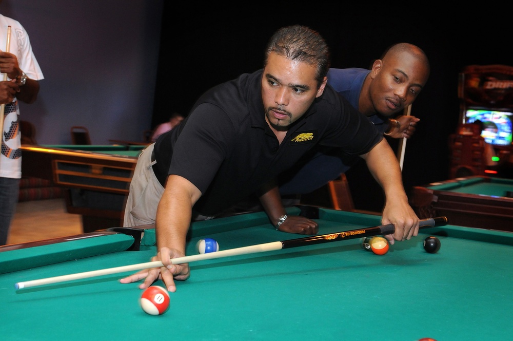 Top-ranked Pool Players Visit Troops in Qatar