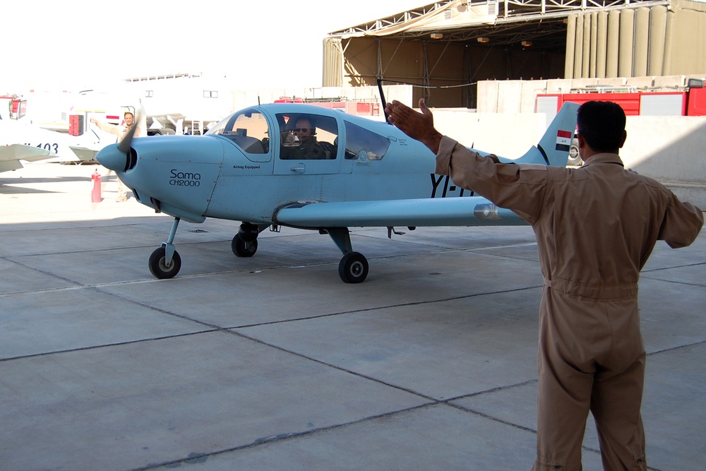 Apaches Support Iraqi Air Surveillance
