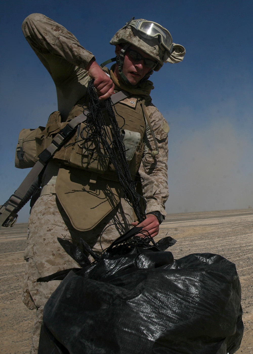 Air Delivery Marines Get the Drop on New Parachute System During Training Op