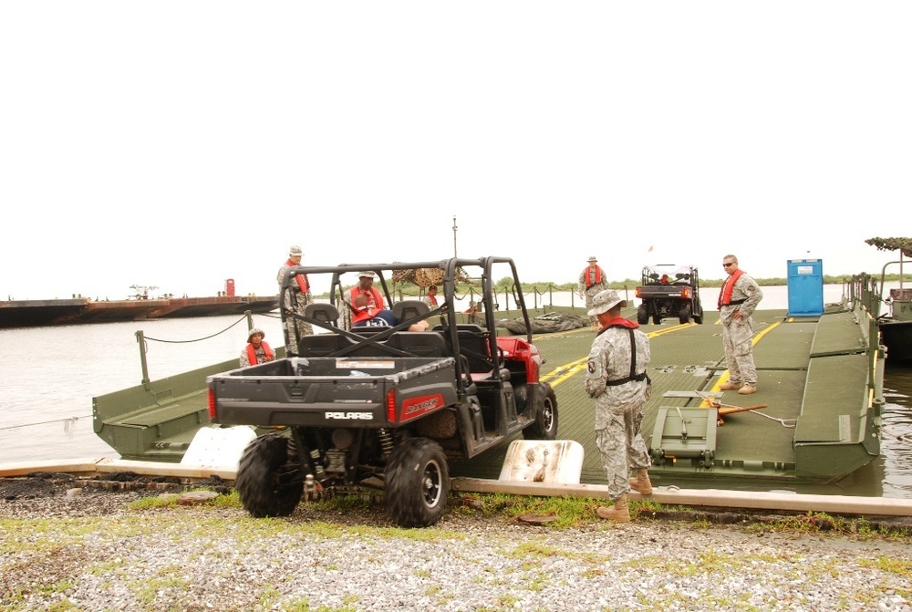 Louisiana Guardsmen use raft to assist workers in Grand Isle